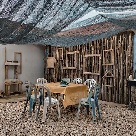 Brussels Homestay Kost Balige Exteriör bild