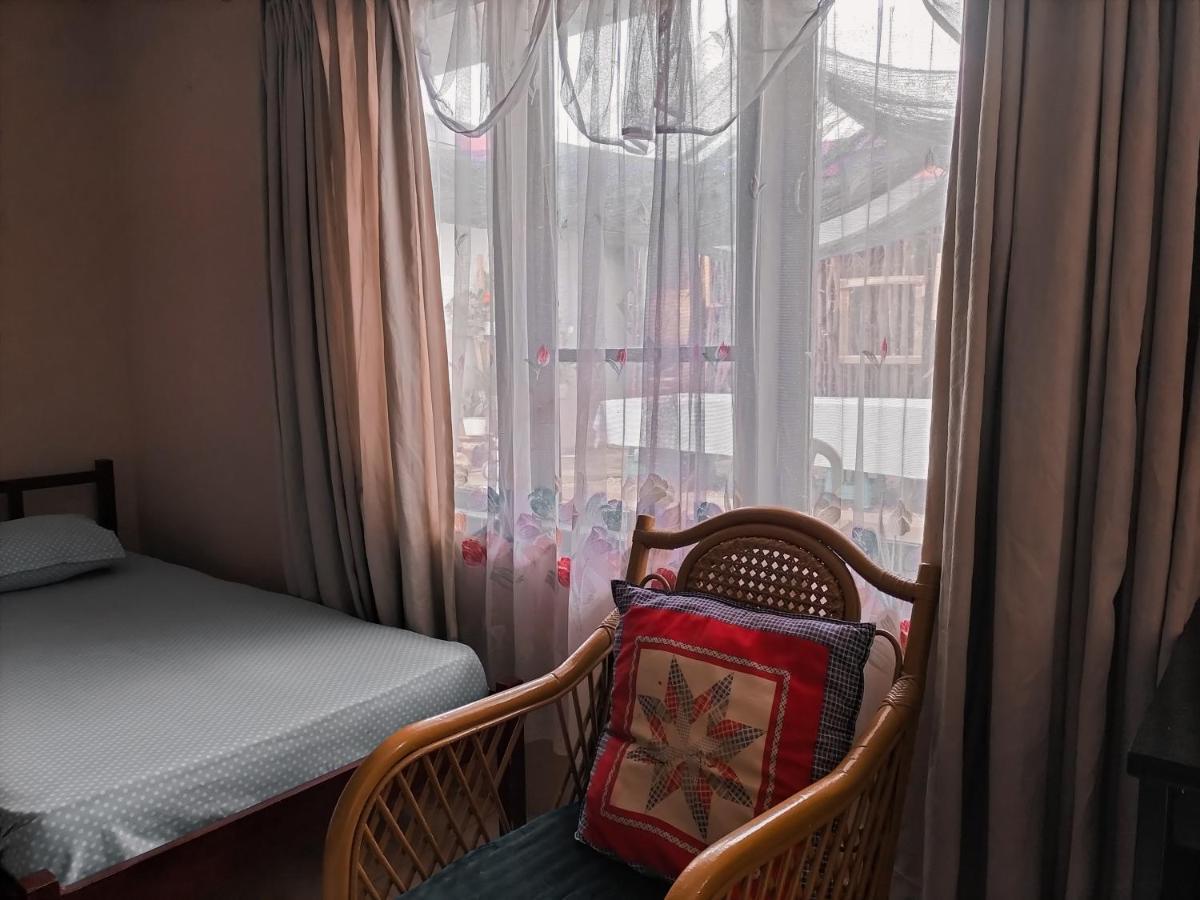 Brussels Homestay Kost Balige Exteriör bild