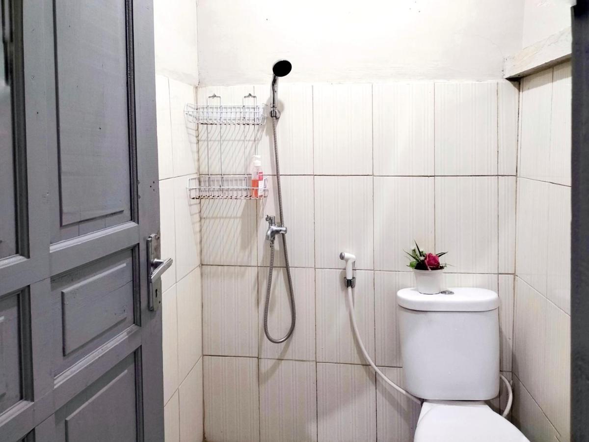 Brussels Homestay Kost Balige Exteriör bild
