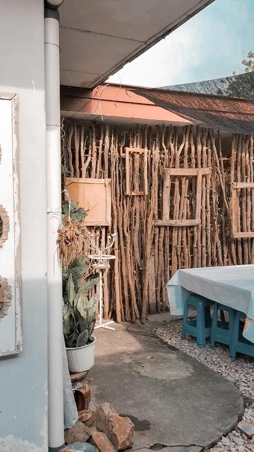 Brussels Homestay Kost Balige Exteriör bild