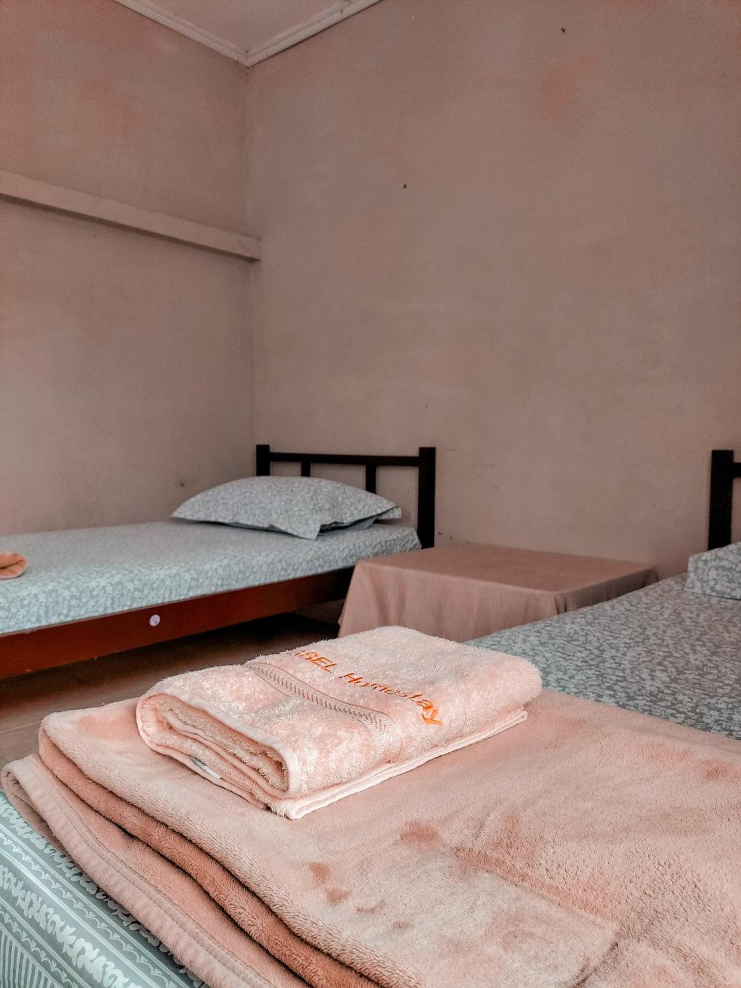Brussels Homestay Kost Balige Exteriör bild